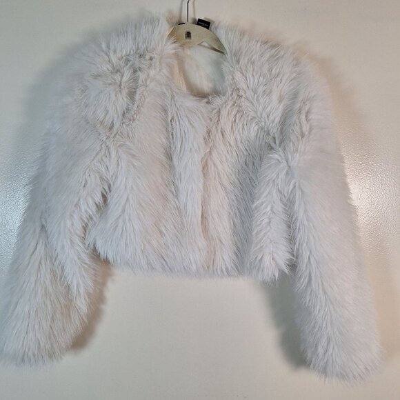 faux fur Jackets & Blazers - Faux Fur white Cropped Jacket size small